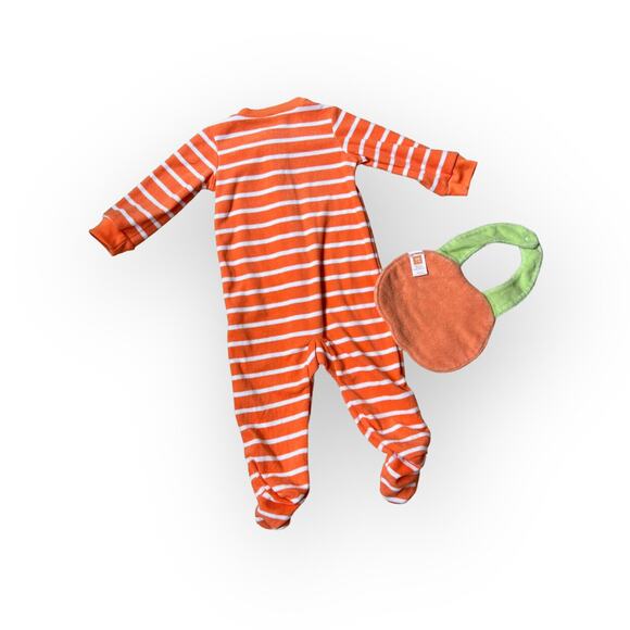 Nwot Carters Halloween Sleeper And Bib Set - Picture 2 of 3
